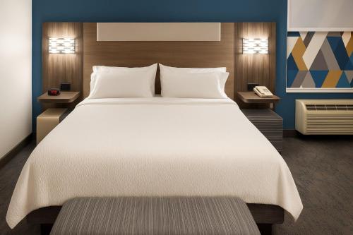 Holiday Inn Express Hotel And Suites Alliance By IHG