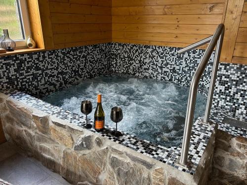 Apartmány s privátním wellness v Podkrkonoší (Apartmany s privatnim wellness v Podkrkonosi) in โนวา ปากา