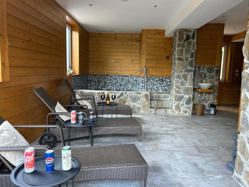 Apartmány s privátním wellness v Podkrkonoší (Apartmany s privatnim wellness v Podkrkonosi) in โนวา ปากา