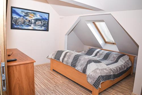 3 bedrooms, 4 beds