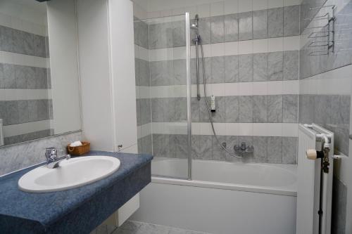 2 bedrooms, 3 beds