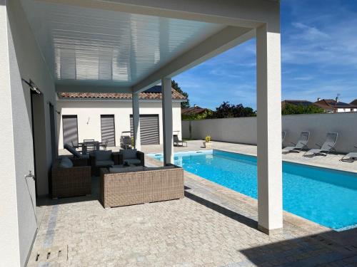 Úszómedence, Les Chanterelles in Crêches-sur-Saône