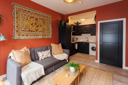 bucătărie, Upper Eastside Boutique - Lush bed & Fab location in Wilgar Park Area