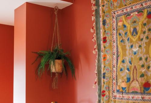 Dotări, Upper Eastside Boutique - Lush bed & Fab location in Wilgar Park Area