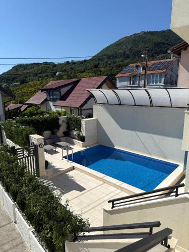 Three-Bedroom Villa image 1