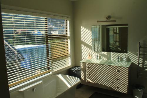 Ocean at doors step Room Type - Three-Bedroom House