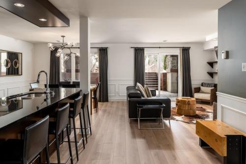 Luxurious ski-in ski-out condo in Saint-Sauveur in เซนต์-ซอเวียร์ (QC)