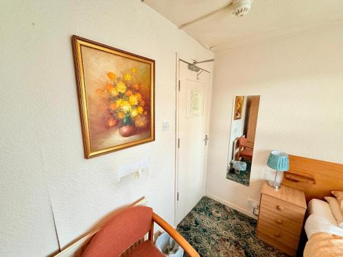 Opposite Hylands Hotel single rooms