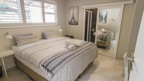  Double Room image 3
