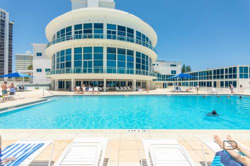 Girasole Apartments in Miami Beach, USA