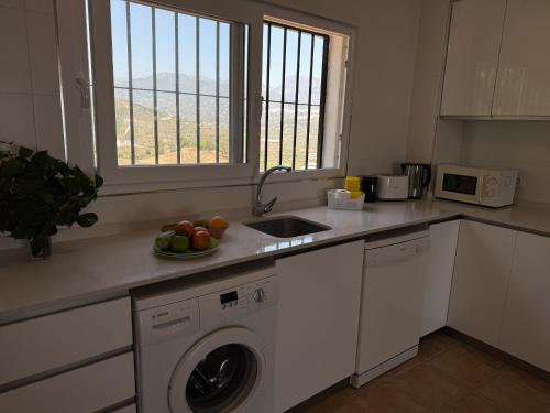 Nerja Paradise Rentals - Villa Alminares - image 10