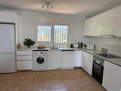 Nerja Paradise Rentals - Villa Alminares - image 13