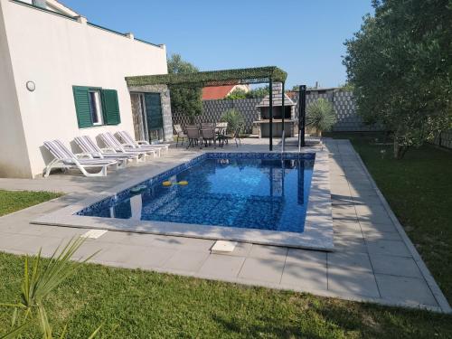 Villa MANDARINA – khách sạn tại Kastel Novi