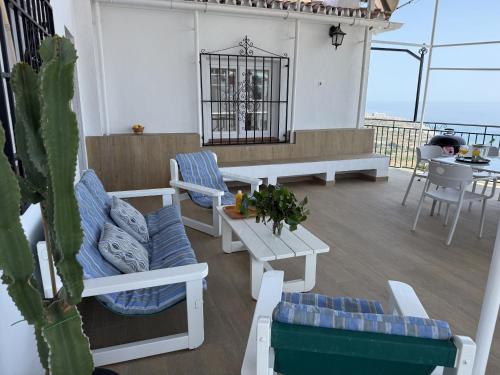 Nerja Paradise Rentals - Villa Alminares - image 11