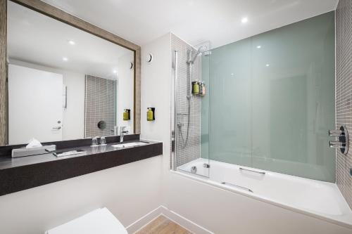room detail thumbnail 2