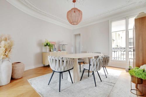 Elegant Apt 2BDR Arc de Triomphe Champs-Élysées - image 3