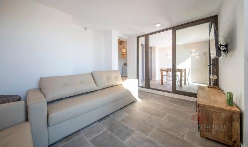 Two-Bedroom Deluxe Apartment with Balcony image 7