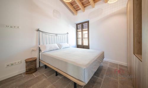 Two-Bedroom Deluxe Apartment with Balcony image 3