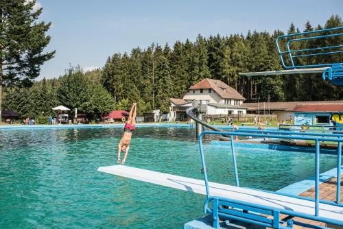 2 bis 4 Personen mit Infrarotsauna F1H0 in Ruhla, Deutschland