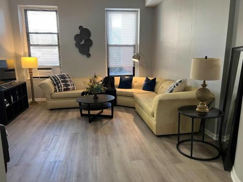 South Loop 2 Bedroom Apt near 311 South Wacker Drive Chicago