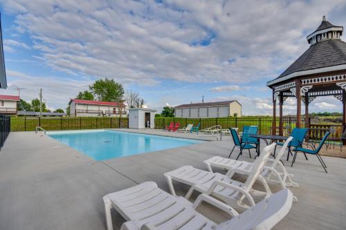 1 Mi to Mark Twain Lake: Cabin w/ Community Pool in Monroe City (MO)