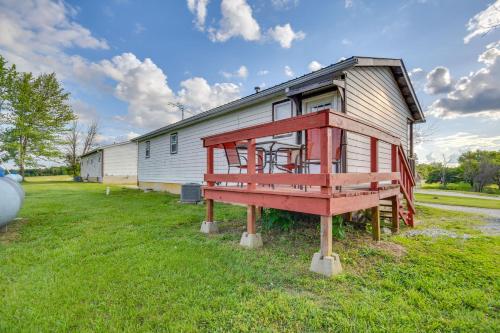 1 Mi to Mark Twain Lake: Cabin w/ Community Pool in Monroe City (MO)