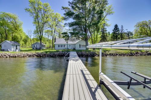 Hackensack Waterfront Retreat on Tenmile Lake in Akeley