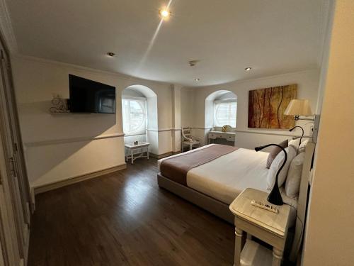 room detail thumbnail 1