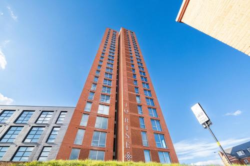 Skyline Views 3BR Duplex Penthouse with Balcony - Brand New, Birmingham (Foto 2)