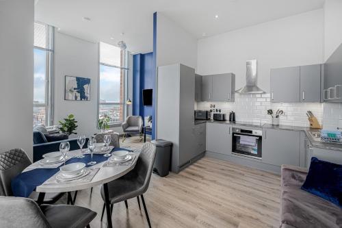 Skyline Views 3BR Duplex Penthouse with Balcony - Brand New, Birmingham (Foto 9)
