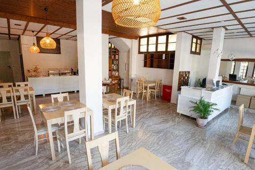 The White Rose Hotel 2