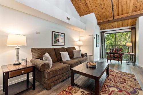 Mountain Inn Lodge 60 with Wintergreen Advantage in Wintergreen, USA