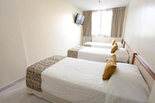 Standard Triple Room image 10