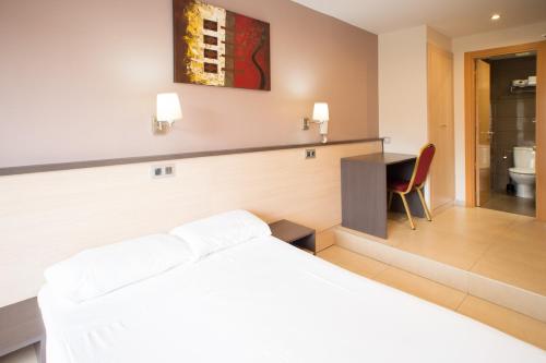 Hostal Las Flores - image 12