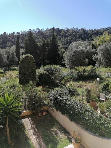 razgled, air-conditioned apartment with pool plus beach shuttle in Notre Dame des Vignerons