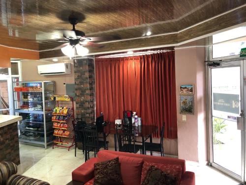 לובי, Hotel Guest House Inn in סן פדרו סולה