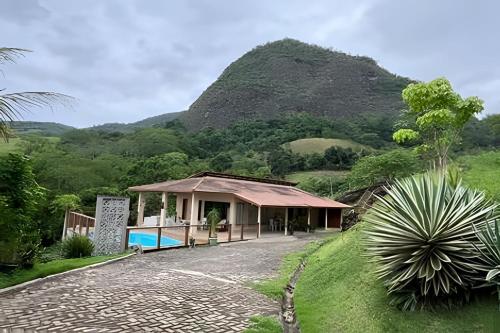 Sítio das Flores, 7 Km do centro de Castelo