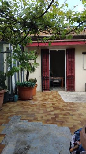 Entrance, Maison authentique in St Pierre de Feric