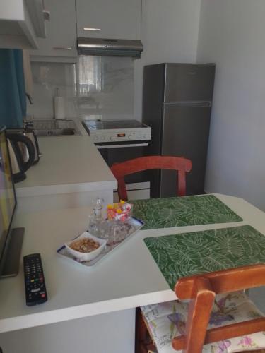 Kitchen, Carob Tree apartment, Tris Ekklisies in Asterousia