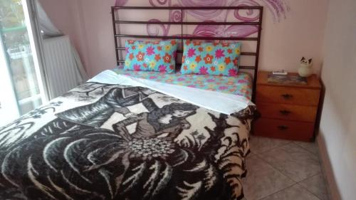 Apartment on 4th floor with a huge balcony! 10 min away from Metro! in 新海灘區