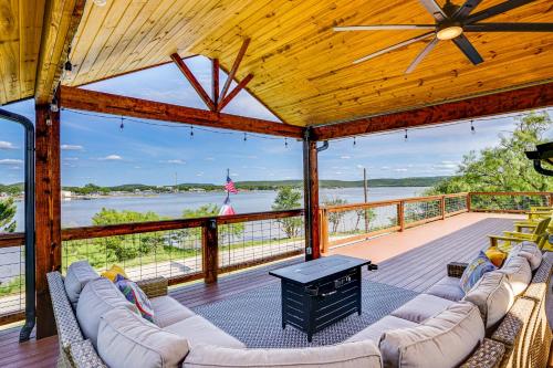 Lake View + Huge Deck: Cozy Possum Kingdom Retreat