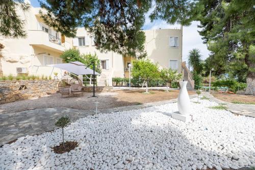 The White Rose Hotel 4
