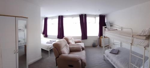 Family Room image 3