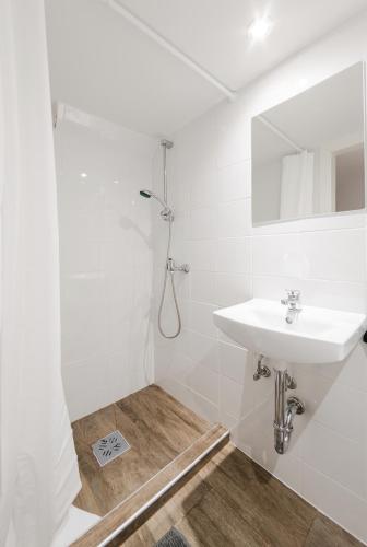 Urban Getaway Lofts - image 9