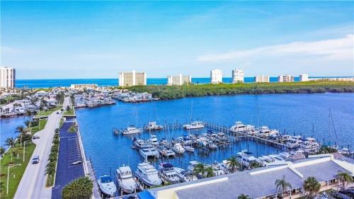 2b2ba beach house located across the street from the beach on beautiful Nettles Island in Hutchinson Island (FL)