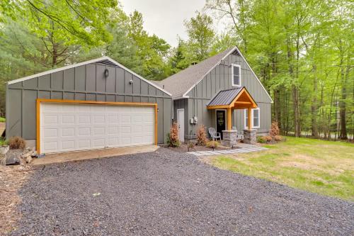 Upscale Tri-Level Rental in Poconos Pet Friendly!