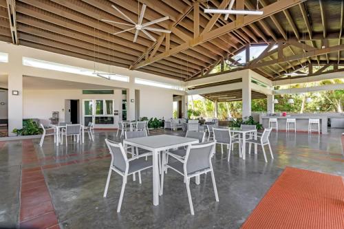 Villa Gem Tropical Charm Prime Location - image 14