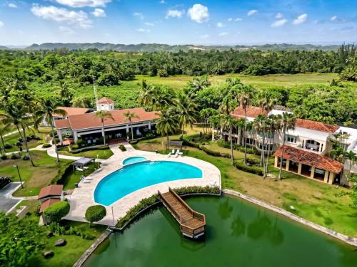 Villa Gem Tropical Charm Prime Location in เบกา อัลตา