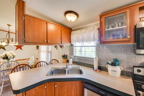 24 Mi to Morrison Springs County Park Cozy Home in Bonifay