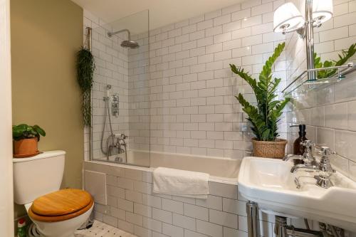 Bladud Buildings - Designer 2-Bed Apartment in Bath - Walk Everywhere, Bath (photo 7)